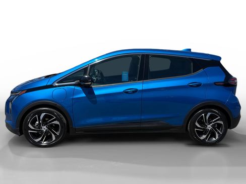 Used 2023 Chevrolet Bolt LT w/ Infotainment Package FWD image 2
