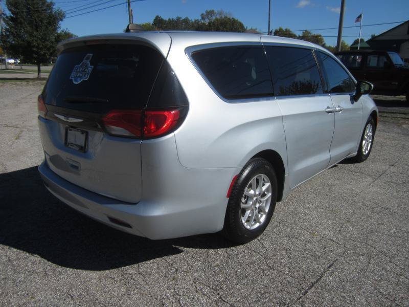 Used 2023 Chrysler Voyager LX FWD image 8
