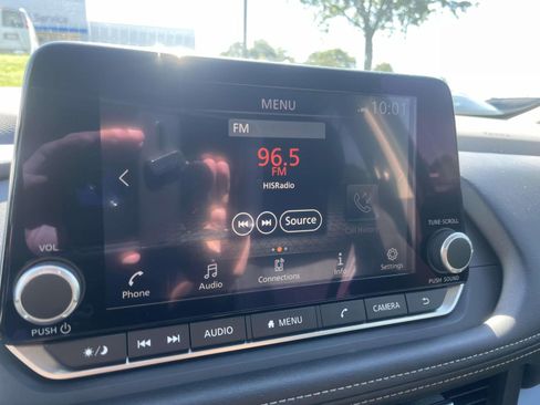 Used 2025 Nissan Rogue SV FWD image 26