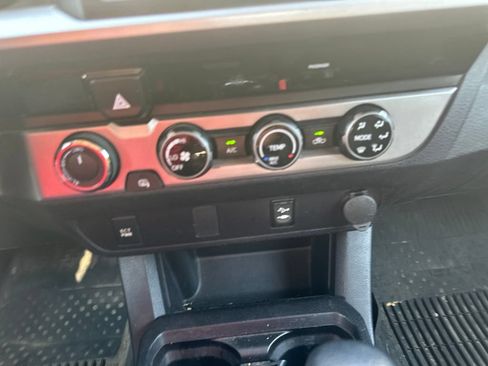 Used 2017 Toyota Tacoma SR5 AWD/4WD image 37