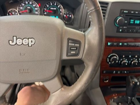 Used 2005 Jeep Grand Cherokee Limited image 19