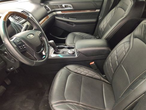 Used 2018 Ford Explorer Platinum AWD/4WD image 17
