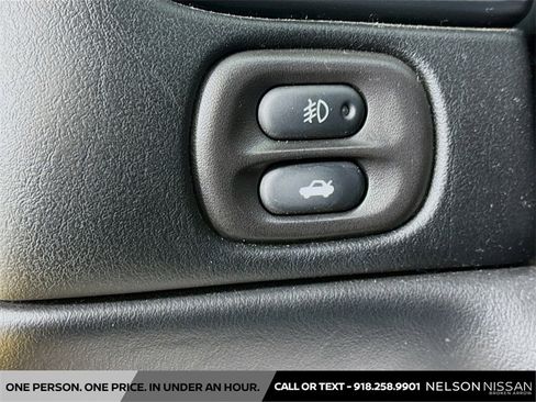 Used 2004 Chevrolet Corvette Coupe w/ Roof Package image 10