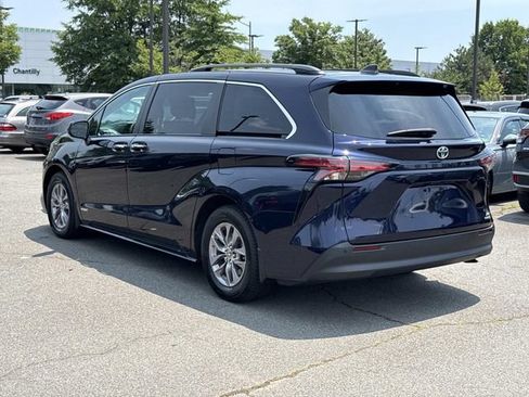 Used 2021 Toyota Sienna XLE w/ XLE Plus Package FWD image 4