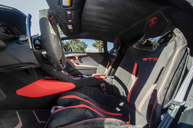 Used 2021 Lamborghini Huracan STO RWD image 38