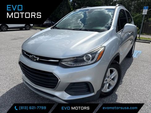 Used 2019 Chevrolet Trax LT w/ LT Convenience Package FWD image 1