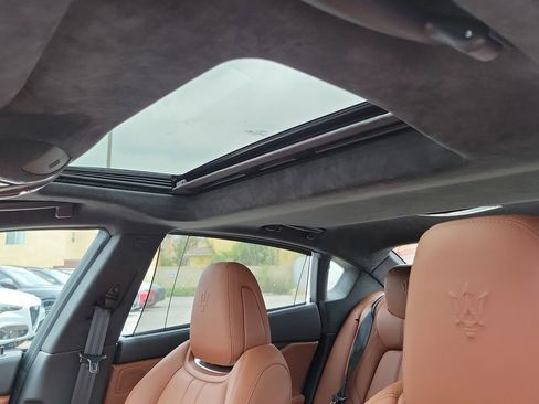 Used 2023 Maserati Quattroporte Modena image 14