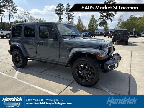 Used 2025 Jeep Wrangler Unlimited Sahara w/ Safety Group AWD/4WD image 1