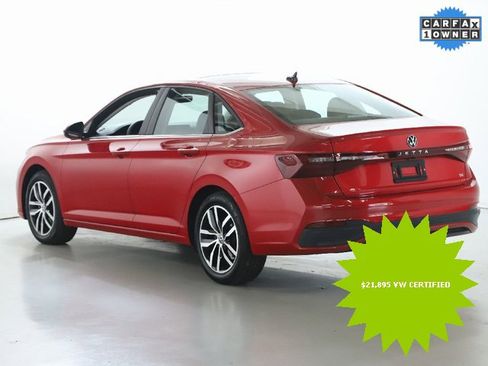 Certified 2025 Volkswagen Jetta SE image 40