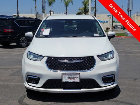 Used 2023 Chrysler Pacifica Touring-L FWD image 32