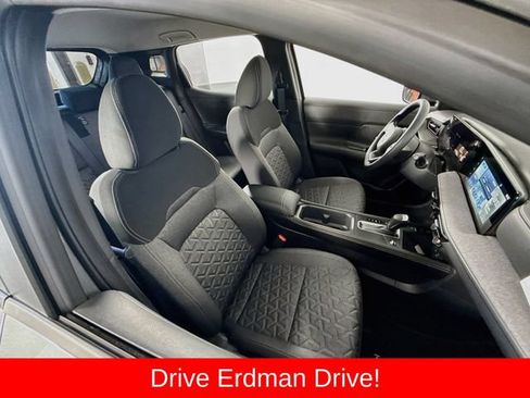Used 2025 Nissan Kicks SV AWD/4WD image 23