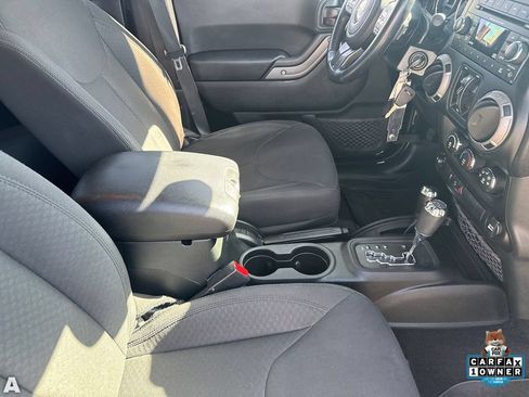 Used 2017 Jeep Wrangler Unlimited Sport AWD/4WD image 17