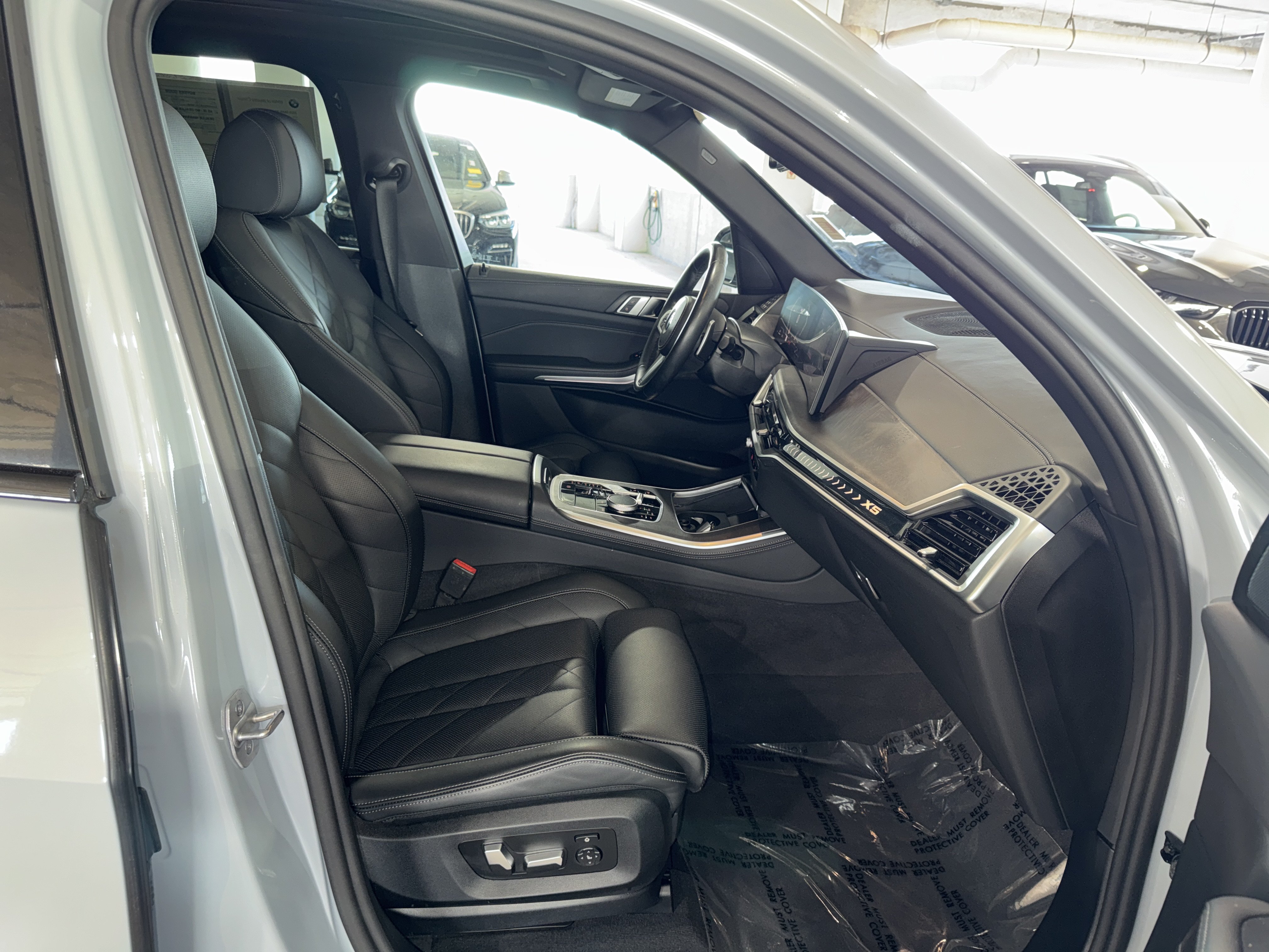 Used 2025 BMW X5 xDrive40i w/ M Sport Package AWD/4WD image 10