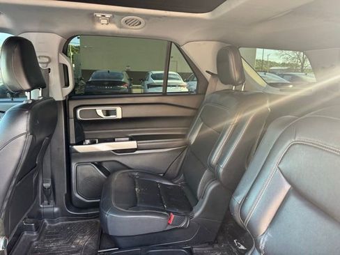 Used 2021 Ford Explorer XLT w/ Equipment Group 202A AWD/4WD image 15