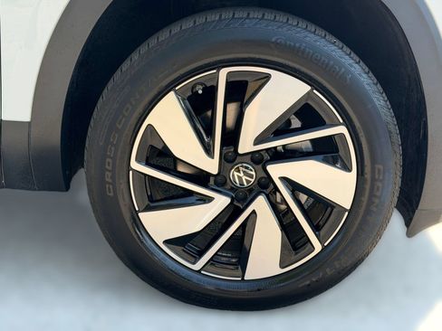 Used 2025 Volkswagen Atlas SE FWD image 13