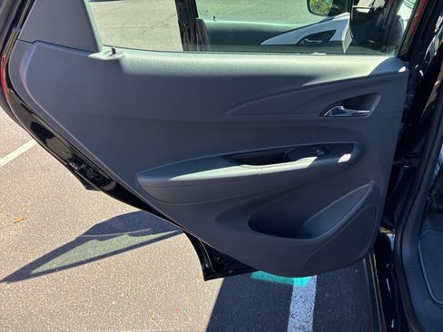 Used 2018 Chevrolet Bolt LT FWD image 40