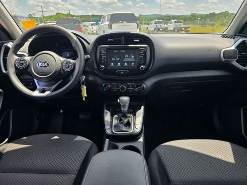 Used 2020 Kia Soul LX FWD image 2