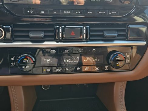 Used 2024 Nissan Pathfinder Platinum w/ Cargo Package image 18