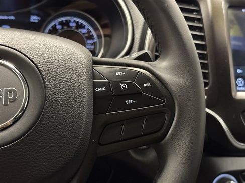 Used 2020 Jeep Cherokee Trailhawk AWD/4WD image 19
