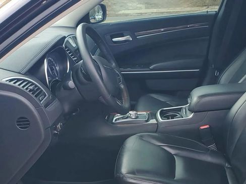 Used 2020 Chrysler 300 Touring L w/ Quick Order Package 2EF image 9