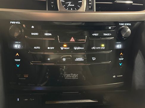 Used 2018 Lexus LX 570 4WD w/ Luxury Package image 26