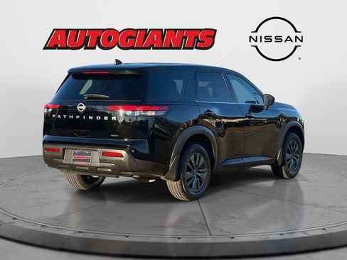 Used 2024 Nissan Pathfinder S image 2