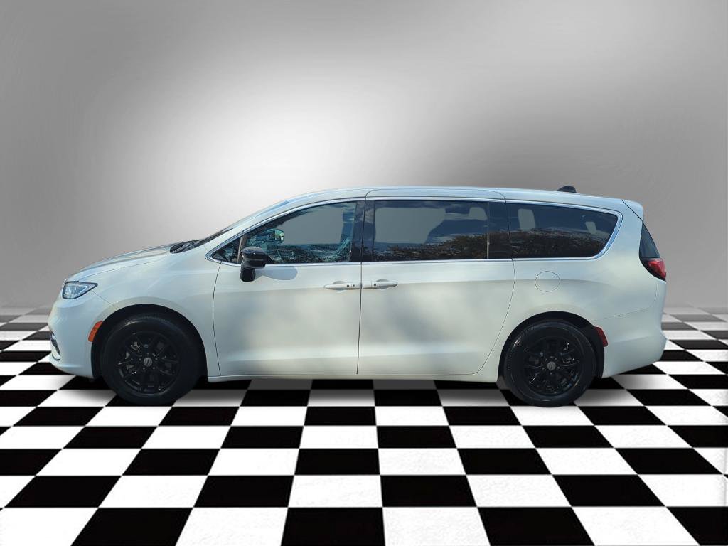Used 2025 Chrysler Pacifica Select FWD image 4