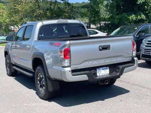 Used 2022 Toyota Tacoma TRD Off-Road w/ Technology Package AWD/4WD image 8