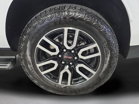 Used 2024 GMC Yukon XL AT4 w/ AT4 Premium Package image 28