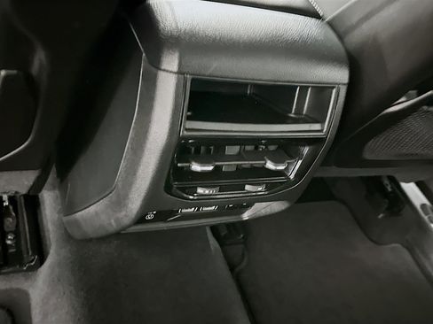 Used 2023 Jeep Grand Cherokee Limited image 28