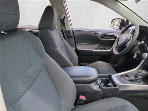 Used 2021 Toyota RAV4 LE FWD image 19