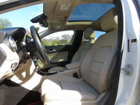 Used 2018 Mercedes-Benz GLA 250 4MATIC image 11