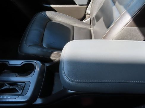 Used 2018 Chevrolet Colorado Z71 image 37