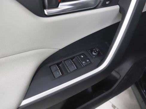 Used 2022 Toyota RAV4 XLE Premium image 21