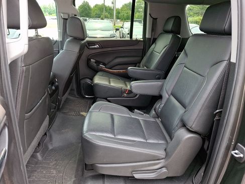 Used 2019 Chevrolet Suburban Premier AWD/4WD image 10