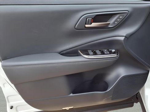 New 2025 Toyota Crown Platinum image 12