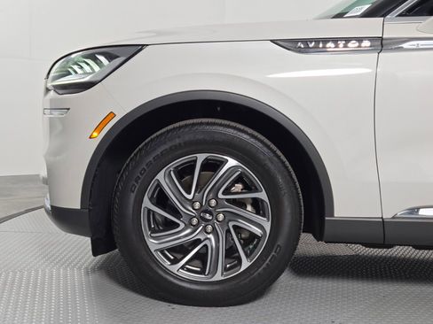 Used 2023 Lincoln Aviator AWD w/ Class IV Trailer Tow Package image 9