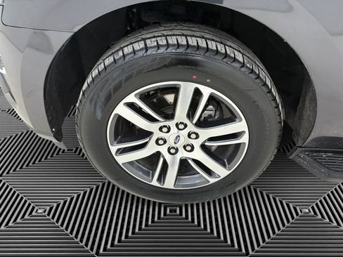 Used 2024 Ford Expedition Limited image 9