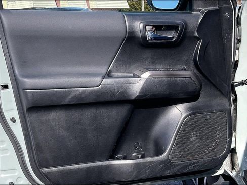 Used 2022 Toyota Tacoma TRD Sport w/ TRD Premium Sport Package image 19