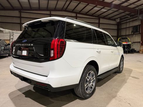 Used 2025 Ford Expedition Active AWD/4WD image 5