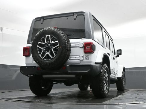 New 2026 Jeep Wrangler Unlimited Sahara w/ Rockslide Package AWD/4WD image 41