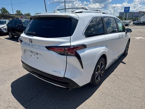 New 2026 Toyota Sienna Platinum AWD/4WD image 10