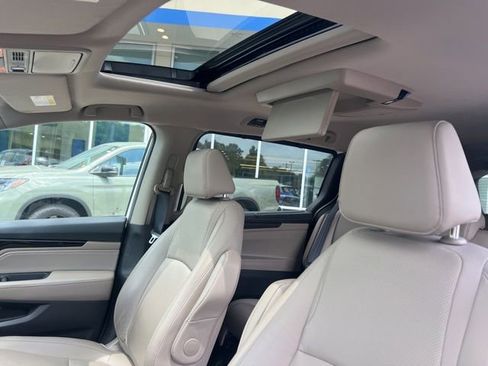 Used 2018 Honda Odyssey Elite image 16