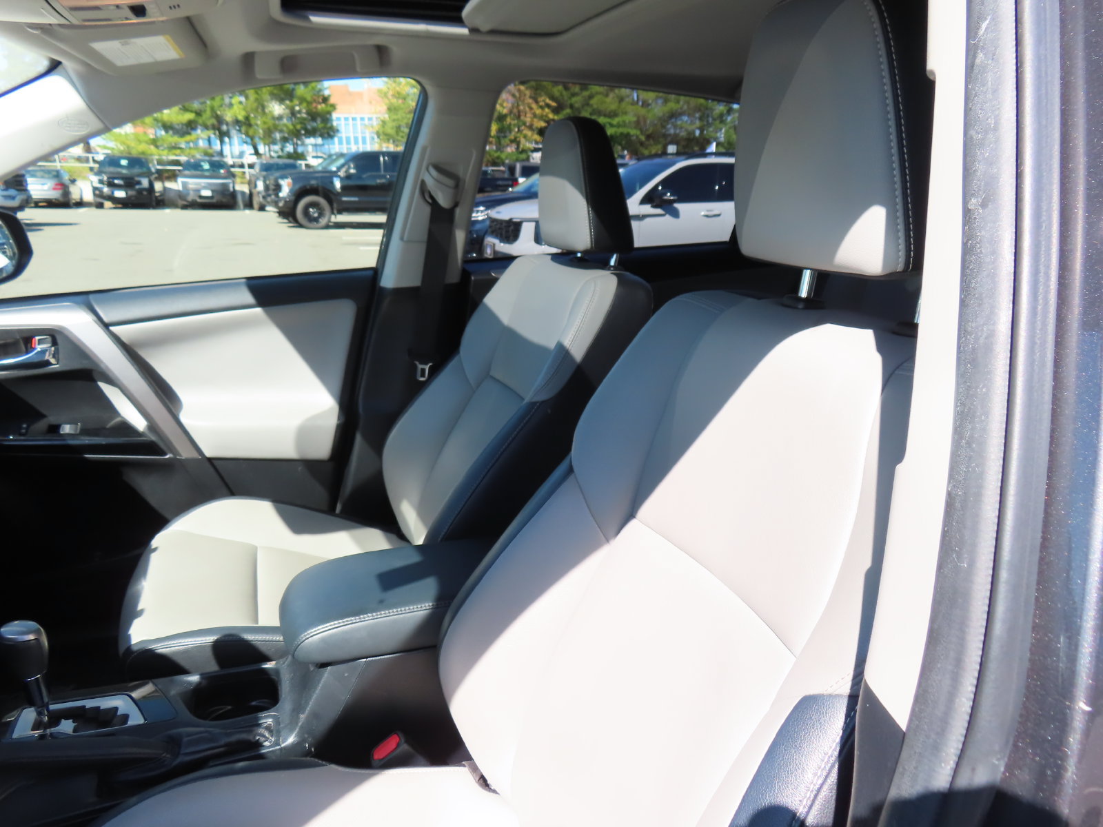Used 2016 Toyota RAV4 Limited w/ Advanced Technology Package AWD/4WD image 27