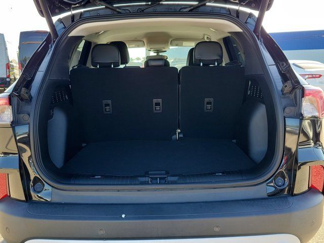 Certified 2022 Ford Escape SEL w/ Technology Package FWD image 9