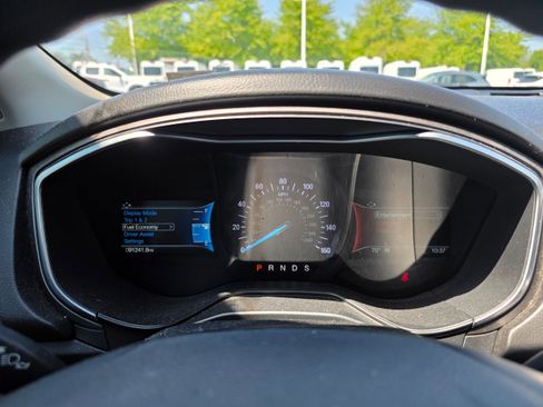 Certified 2019 Ford Fusion SE AWD/4WD image 17