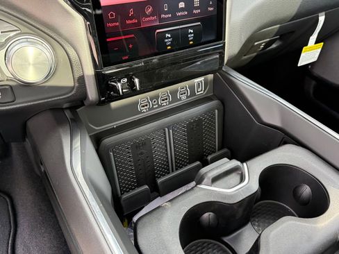 New 2026 RAM 1500 Laramie AWD/4WD image 23