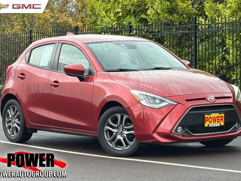 Used 2020 Toyota Yaris XLE image 1