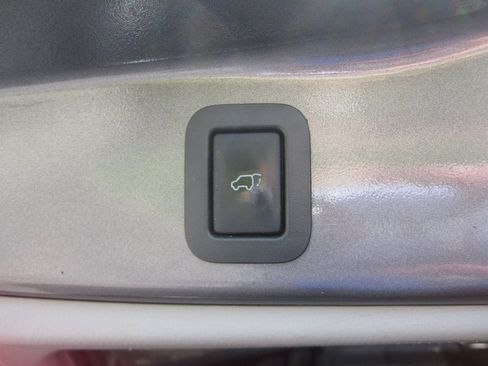 Used 2017 Toyota Highlander XLE AWD/4WD image 30