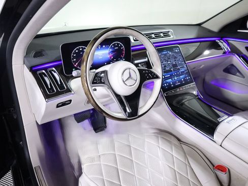 Used 2022 Mercedes-Benz S 580 4MATIC Sedan w/ Rear Seat Package image 32